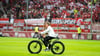 Radler auf Rasen: Ralf Rangnick.