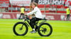 Radler auf Rasen: Ralf Rangnick.