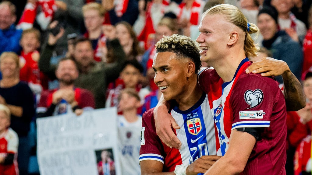 Antonio Nusa hier mit Erling Harland.