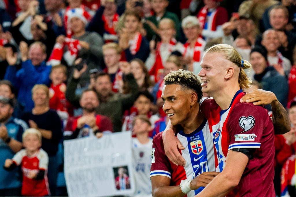 Antonio Nusa hier mit Erling Harland.