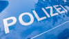 Ein stark betrunkener Autofahrer ist in Schönebeck in eine Bahnanlage gefahren.
