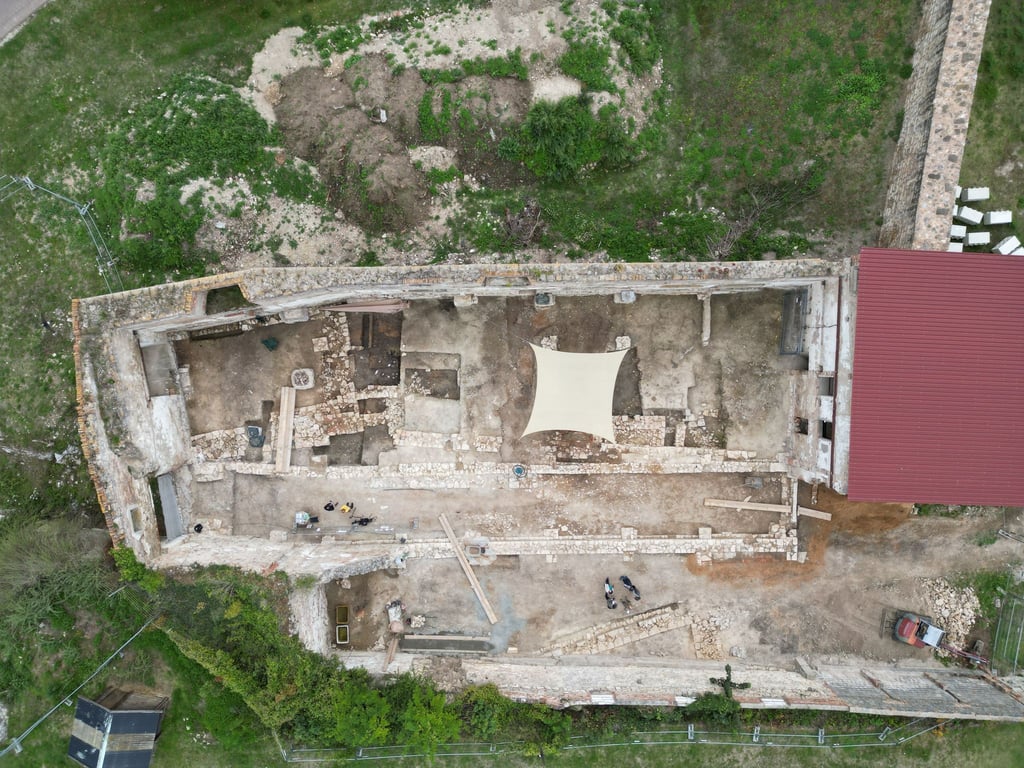 Die Neuenburg wurde um 1090 von dem thüringischen Grafen Ludwig dem Springer gegründet.