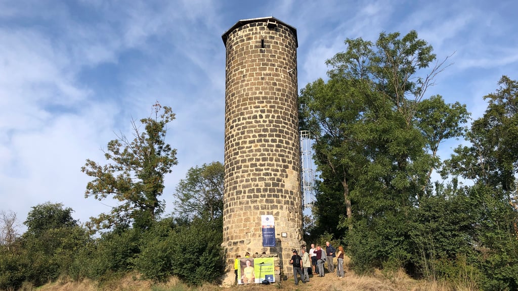 Der Lethturm bei Quedlinburg gehört zu den mittelalterlichen Feldwarten rund um die Stadt. Nach dem Rückzug des Wartenvereins sind neue Feldwartenwächter eingesprungen.