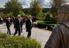Eduard Prinz von Anhalt (r.) hat im Rahmen der Investitur des Hausordens der Askanier Ballenstedter Bürger für ihr Engagement für Anhalt gewürdigt.