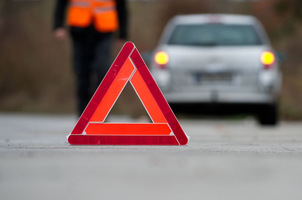 Warndreieck, Warnweste und Co: Was ist neben dem Pflichtzubehör sonst noch nützlich bei einem Auto-Notfall?