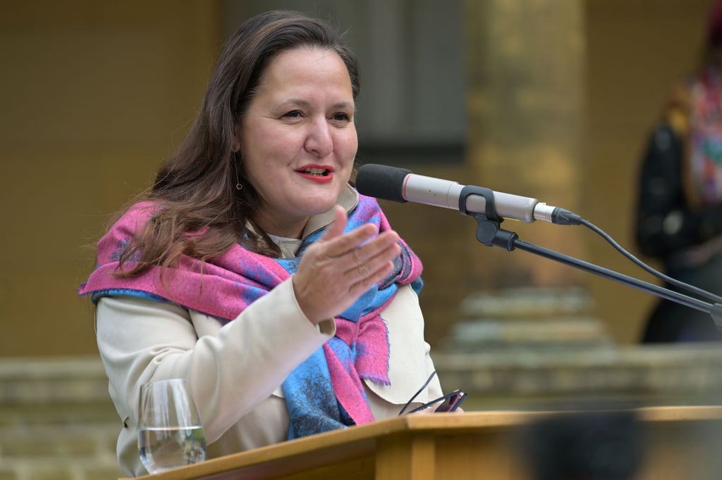 Die Kulturministerin will Einrichtungen keine Vorgaben zur Gendersprache machen. (Archivbild)