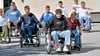 Auch das Schulgelände der Olearius-Schule wird mit den Rollstühlen erkundet. 
