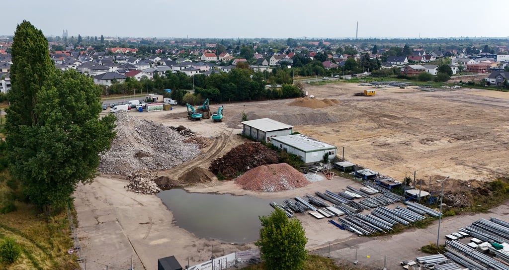 In Magdeburg-Diesdorf am Kümmelsberg wird abgerissen: Hier entsteht ein Wohngebiet.