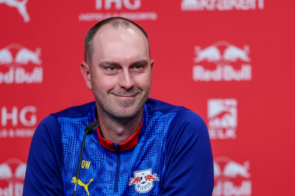 Cheftrainer Ole Werner von RB Leipzig will in Mainz die nächsten Fortschritte sehen. (Archivbild)