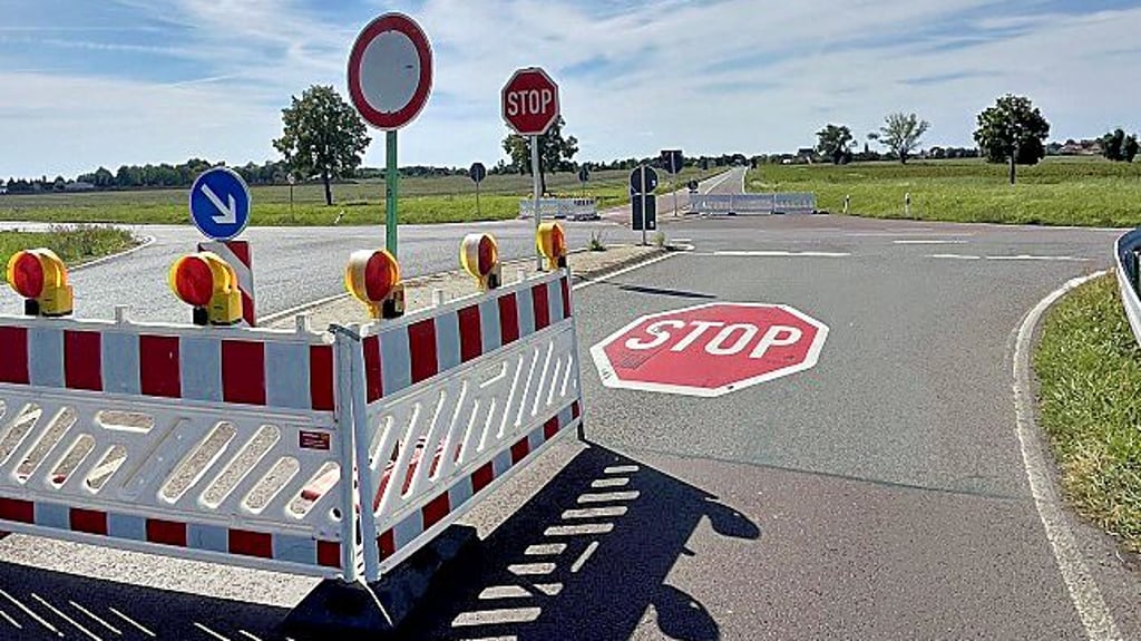 Die neue Sperrung an der Löberitzer Kreuzung wird von vielen Autofahrern ignoriert.