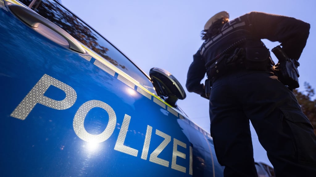 Bei den Vorbereitungen zum Hansefest in Gardelegen ist ein Mitarbeiter mit der Faust ins Gesicht geschlagen worden.