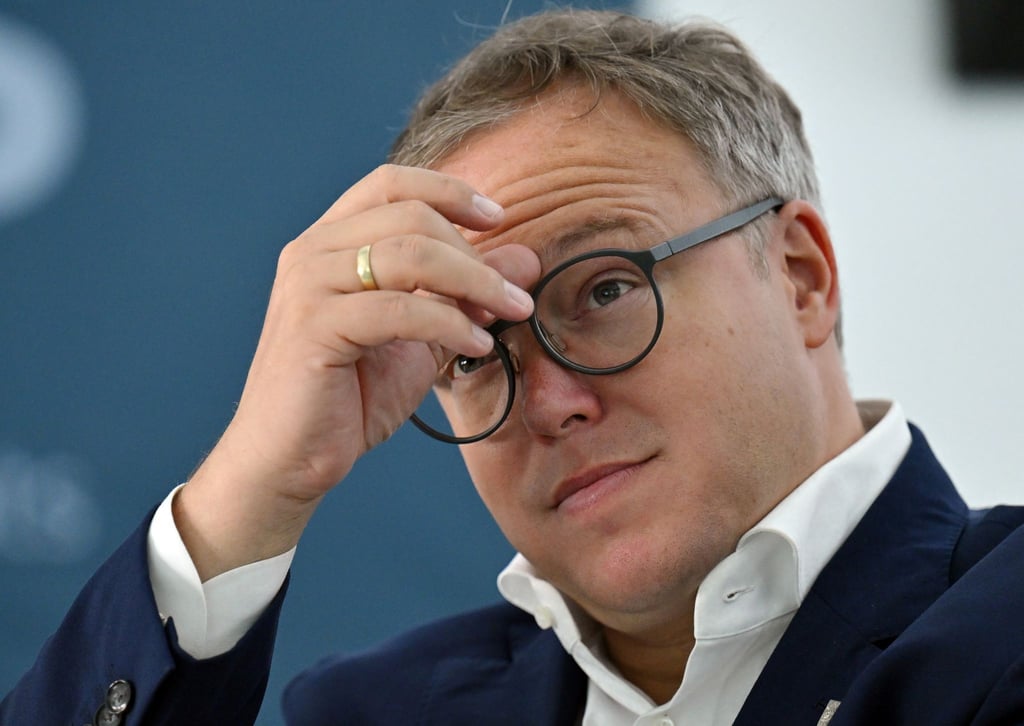 Die CDU von Thüringens Ministerpräsident Mario Voigt liegt in einer neuen Umfrage zwar stabil, jedoch mit großem Abstand hinter der AfD. (Archivbild)