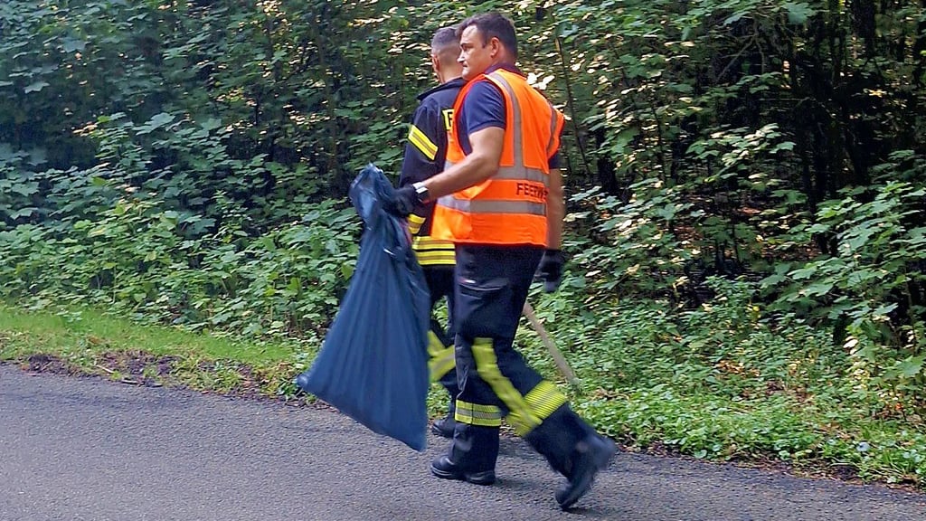 Entlang der Straßen wurde aktiv Müll eingesammelt.