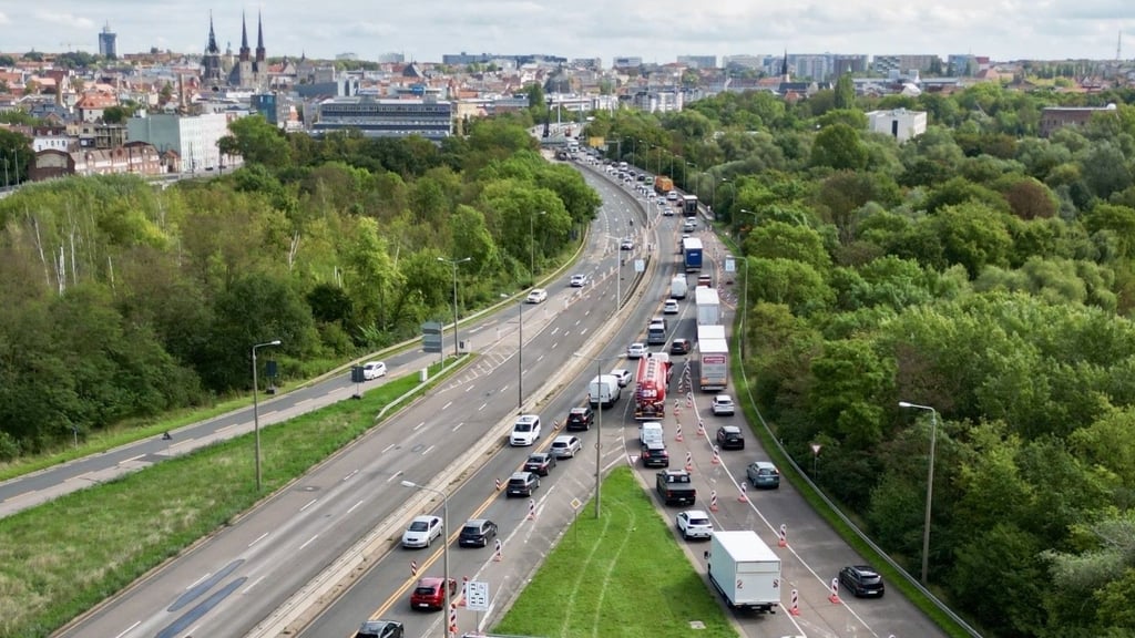 Und täglich grüßt das Murmeltier: Am Rennbahnkreuz versinkt der Verkehr auf der B80 im Dauerstau.