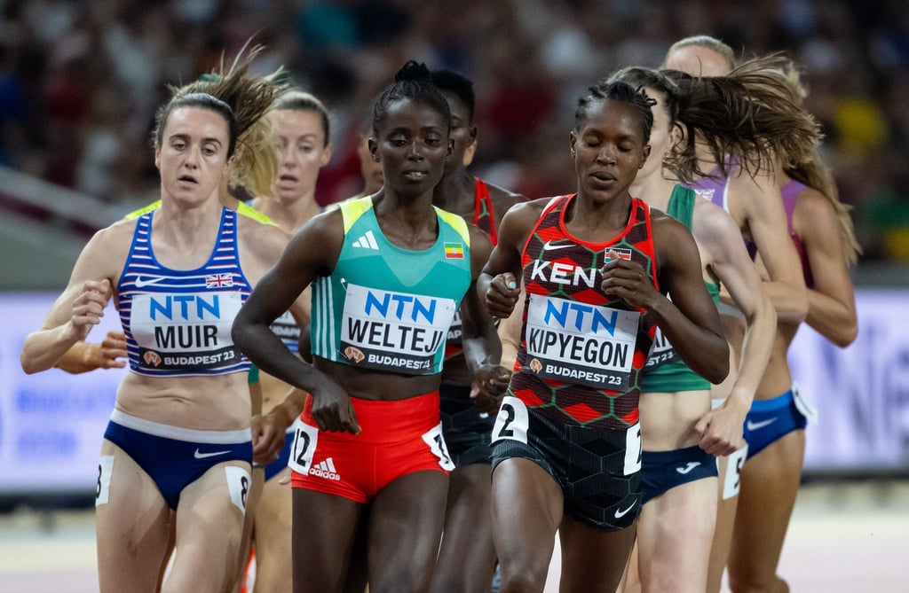 Ein Start der Äthiopierin Diribe Welteji (vorne) bei der Leichtathletik-WM in Tokio ist offen. (Archivbild)