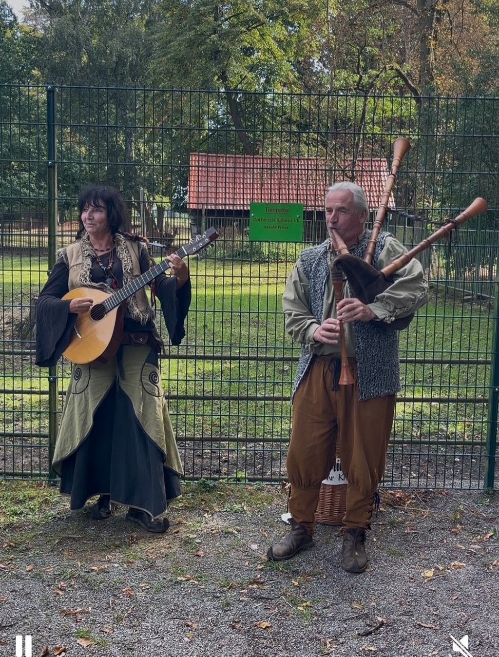 Minnesänger hatten mit mittelalterlicher Musik die Gäste des Wiesenparkfestes in Oschersleben auf den sommerlichen Tag eingestimmt.