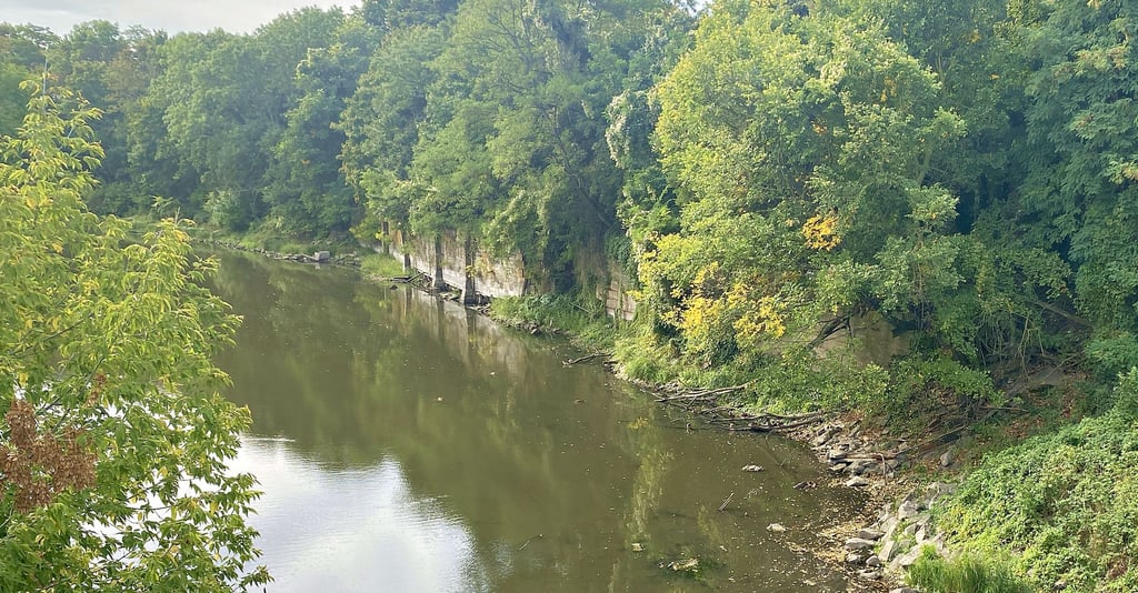 Von der Mauer am Salinekanal geht Einsturz- und Lebensgefahr aus.