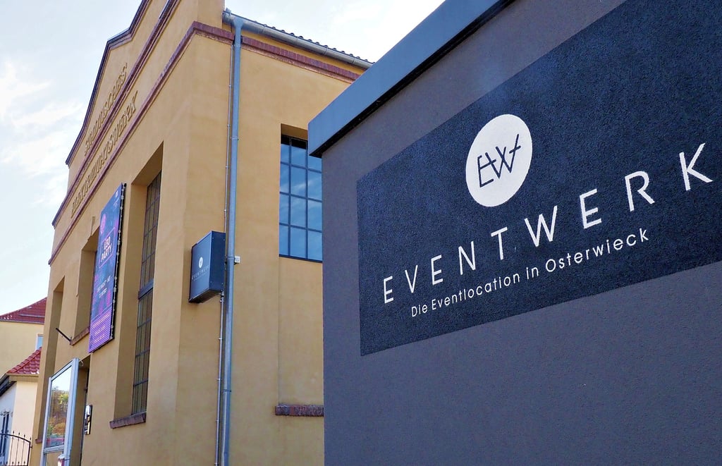 Die Bauhülle des altehrwürdigen Osterwiecker Elektrizitätswerks beherbergt heute den als Eventwerk bezeichneten Veranstaltungssaal.