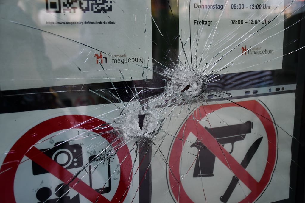 Die Scheiben der Ausländerbehörde in Magdeburg wurden eingeschlagen. Es ist nicht die erste Attacke dieser Art.