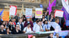 Gegen Kürzungen im Sozialbereich gab es während der Debatte lautstarken Protest vor dem Landesparlament.
