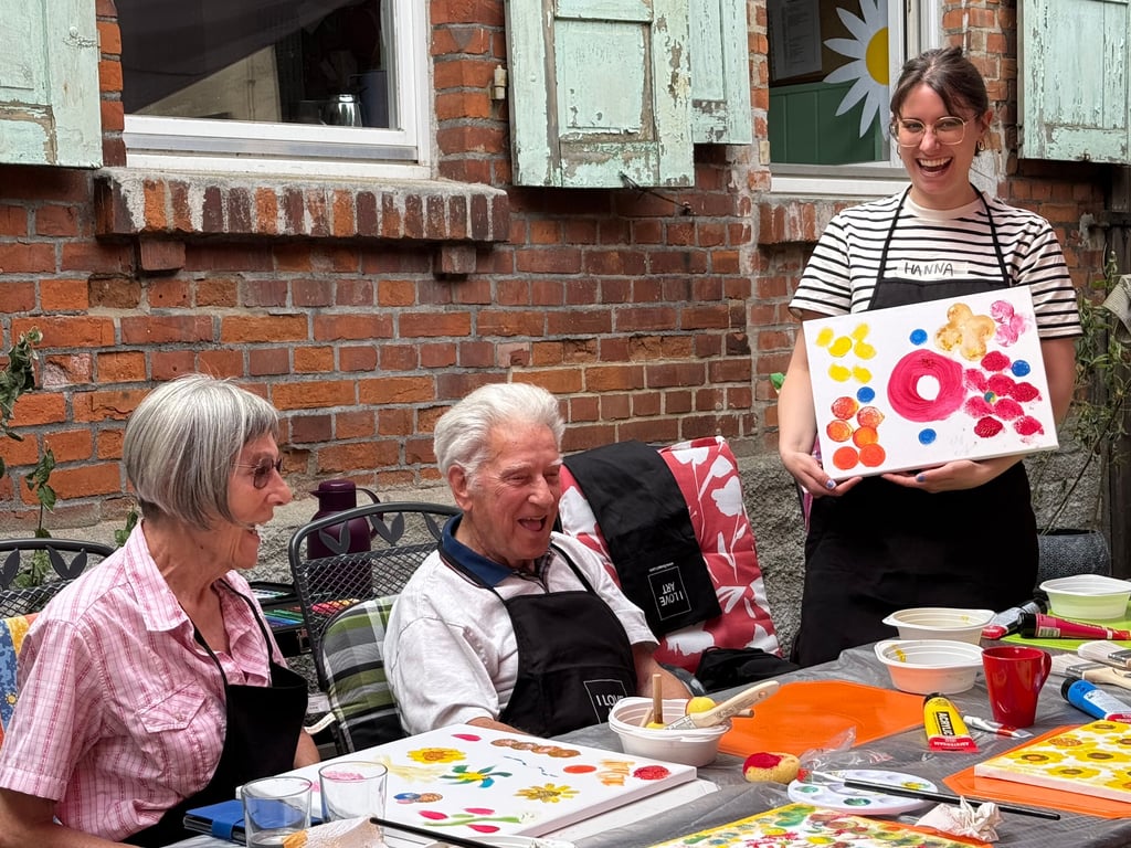 Im Rahmen des Projekts „Demenz trifft Kunst“ wurde in Magdeburg unter anderem mit Betroffenen und Angehörigen gemalt.
