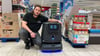 Der Marktleiter Nico Krutzsch von Edeka Schmidt in Halle setzt auf technische Innovation.