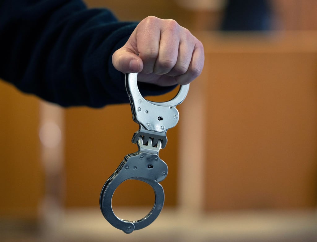 Ein 46-Jähriger soll seinen Sohn beauftragt haben, seine Schwester zu töten. Nun sitzt er in U-Haft. (Symbolbild)