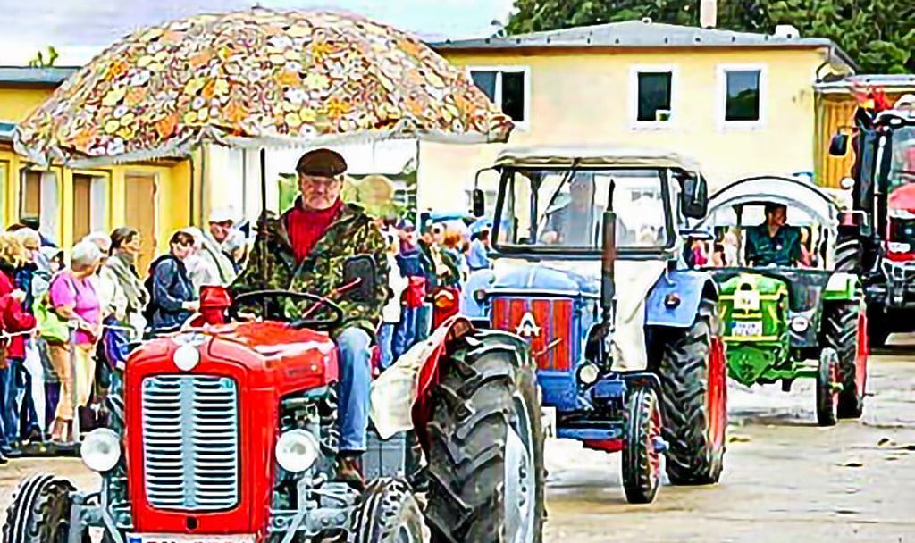 Wie hier beim Erntefest in Strenzfeld sollen auch in Trebitz historische Traktoren gezeigt werden.