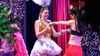 Die Magdeburgerin Lara Wilken (links) war bei einem Gruppendate zum Tanzen eingeladen. Hier tanzt sie in der fünften Folge mit Princess Vanessa (Nessi) Borck. 