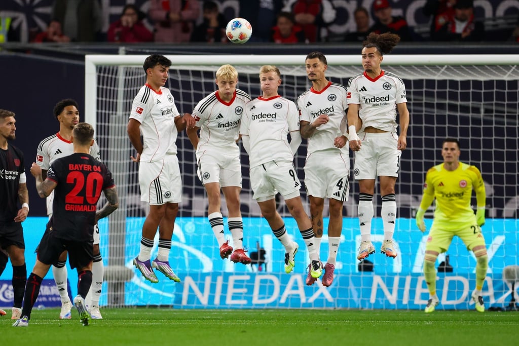 Alejandro Grimaldo sorgte mit seinem Freistoß für die frühe Bayer-Führung.