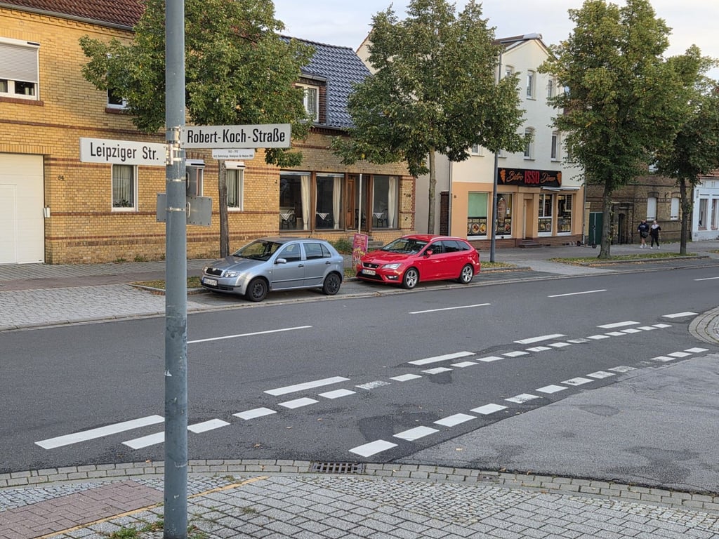 An der Ecke Leipziger Straße und Robert-Koch-Straße kam es zu dem Unfall.