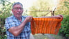 Kurt Meier (73) mit dem heimlich gebastelten Modell eines Gleitschirms. Wenn  ihm die Sicherheitsorgane der DDR auf die Schliche gekommen wären, hätte es für ihn „sehr unangenehm“ werden können. Der Staat witterte in solchen Fällen potenzielle Republikflucht. 
