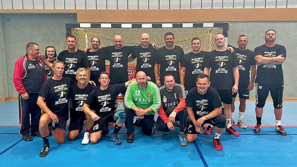 Die Oldis der SG Spergau stellten sich im Test dem aktuellen Oberliga-Team aus Spergau.