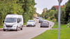 Die Bundesstraße 2 in der Gemeinde Elsteraue ist stets viel befahren.  Einige Anwohner sind von Raserei und Lärm genervt. Hilft eiun Blitzer gegen die Raser?