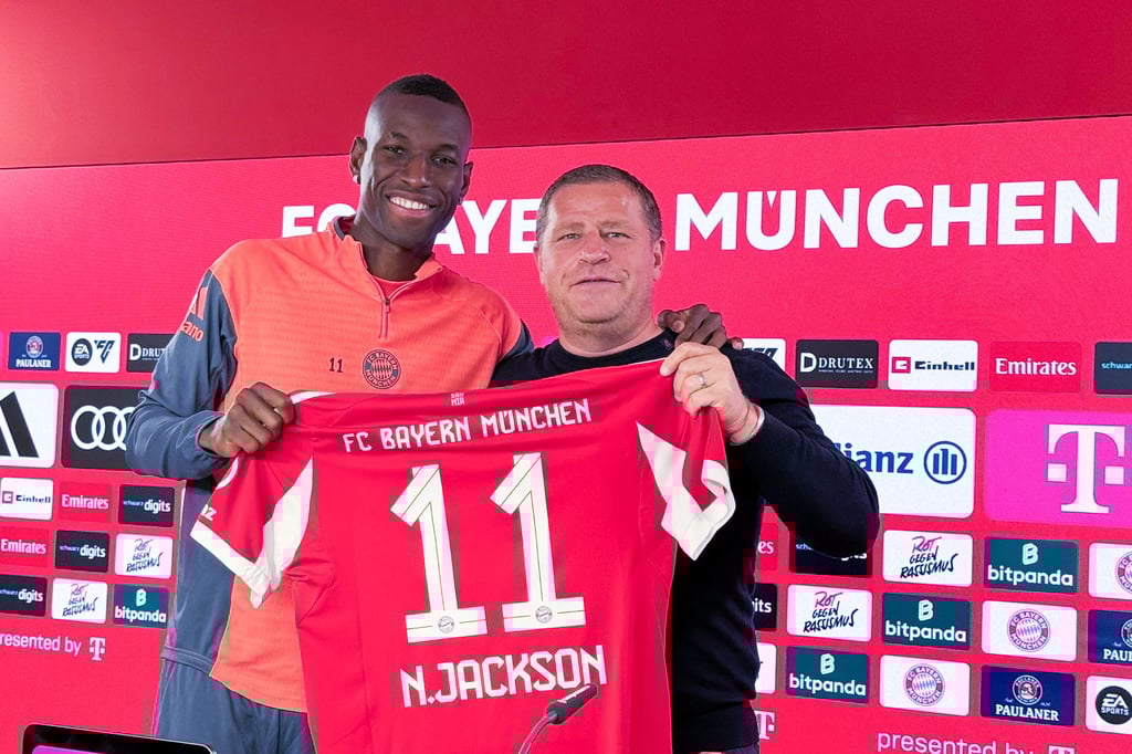 Jackson (l.) wird im Bayern-Trikot mit der 11 auflaufen.