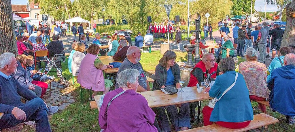 21. großes Backhausfest in Streetz großes Getümmel und Rahmenprogramm mit dem Chor aus Steckby