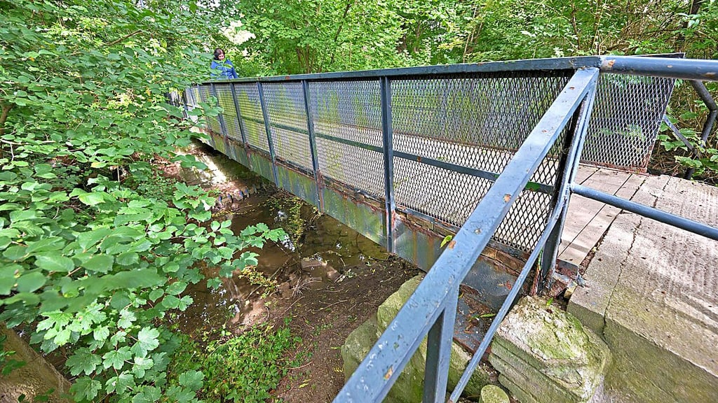 Auch die Eine-Brücke am Tennisplatz soll in der weiteren Planung gesperrt und abgerissen werden.