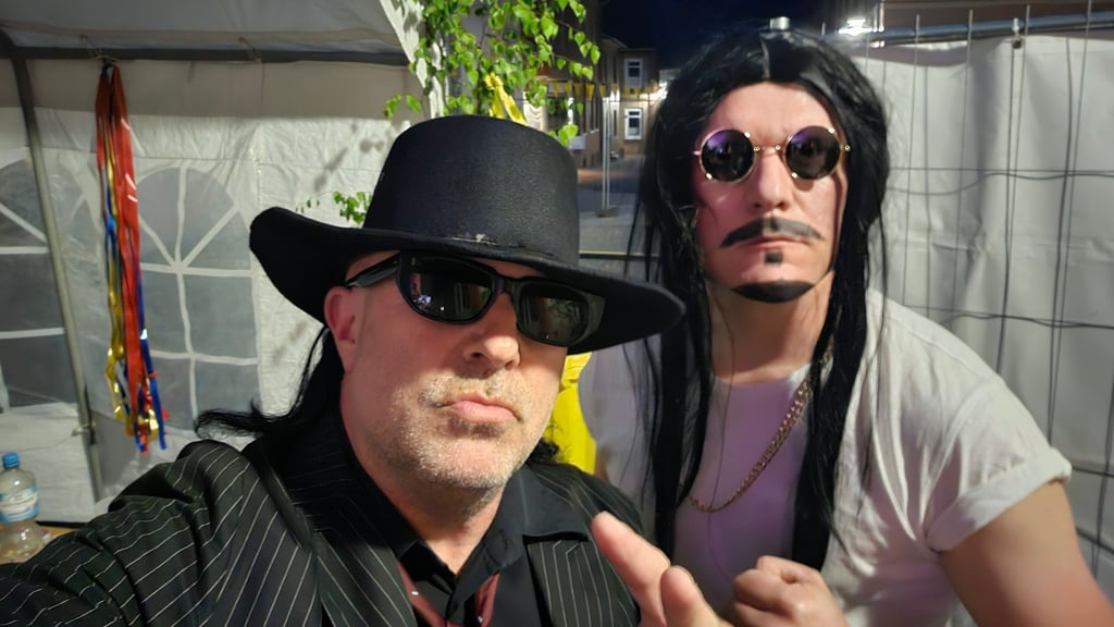 Stefan Kuske als Udo Lindenberg und Nico Böhlke als Apache 207 – gemeinsam bringen sie mit ihrem „Komet“-Duett so manche Privatfeier zum Leuchten.