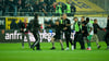 Randale beim Regionaliga-Spiel Hallescher FC gegen Chemie Leipzig:&nbsp;Nach dem Spiel kam es zu Zusammenstößen zwischen HFC-Fans und Spielern der BSG Chemie.