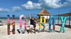 Clara Bellstedt und Jonathan Barwig am Strand von Holbox in Mexiko. Die beiden reisen durch die Welt und verdienen dabei ihren Lebensunterhalt.