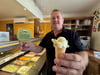 Als besondere Eiskreation haben Elke und Lutz Fraesdorf, die Inhaber des Eiscafés „La Perla“ in Möckern, Dubai-Eis im Angebot.