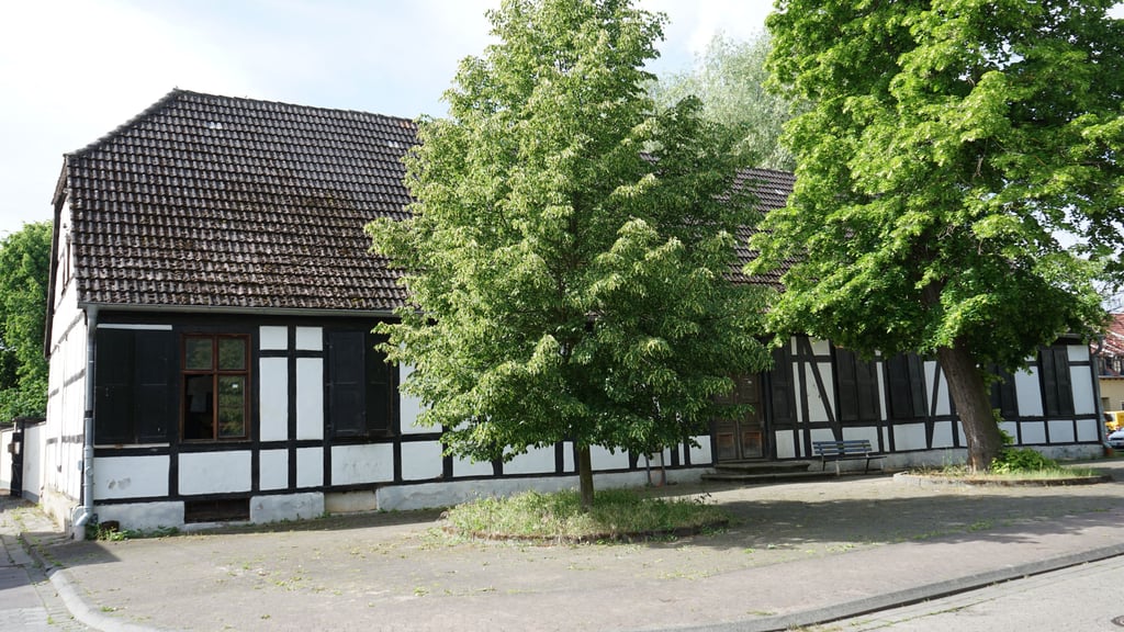 Ein 1796 erbautes Kulturdenkmal in der Burgstraße 13 dient als Jugendclub.