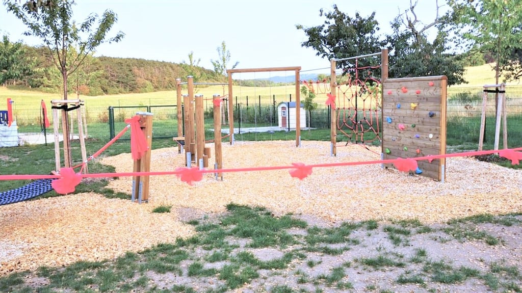 Im neuen Niedrigseilgarten können sich die Schüler der Thomas-Mann-Grundschule in Darlingerode austoben.