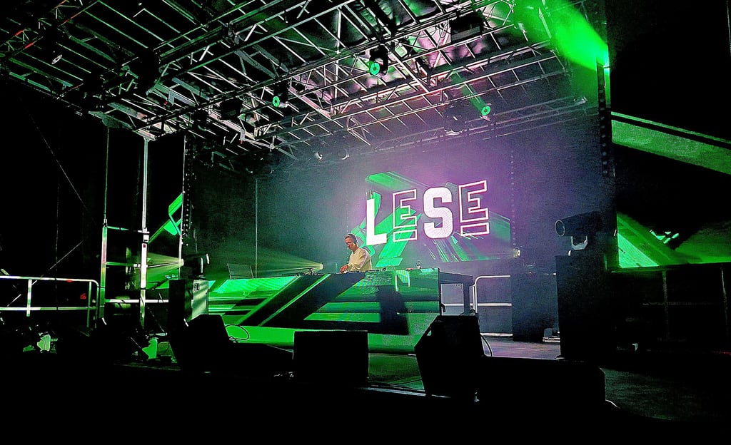 4.500 Gäste besuchten das SNT-Festival am Geiseltalsee in Stöbnitz am vergangenen Wochenende, um Acts wie DJ „Lese“ zu sehen.