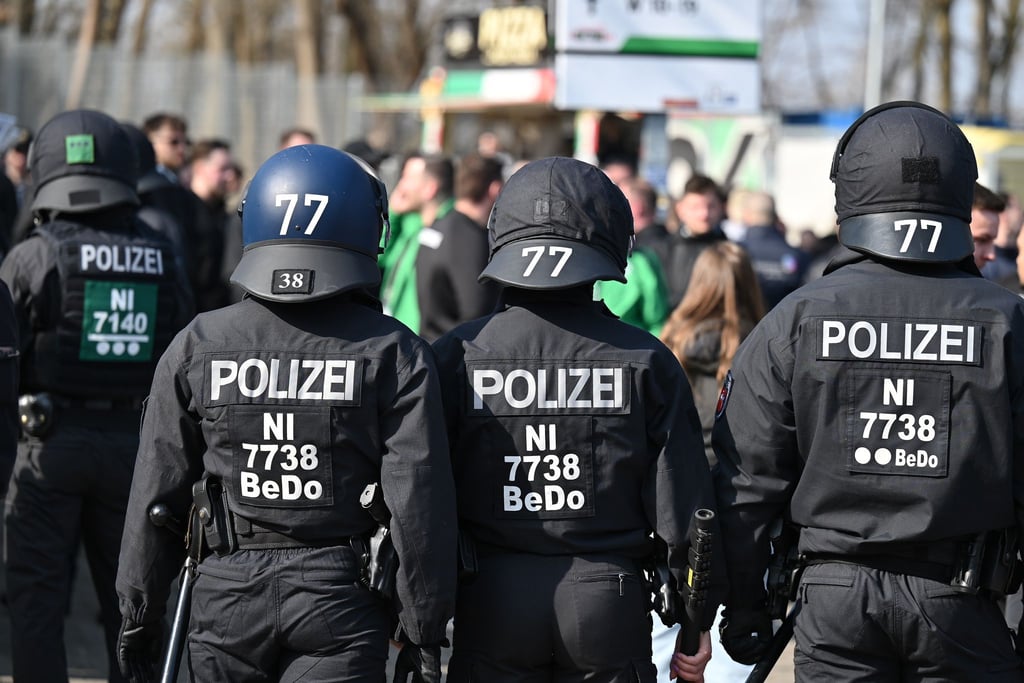 Bereits heute kommen bei der Polizei in spezialisierten Einheiten individuelle taktische Kennzeichnungen zum Einsatz. (Symbolbild)