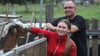 Ronja Tomm und David Wintrowicz vom Kleintierzuchtverein Barleben kümmern sich um die Tiere auf dem Vereinsgelände in der Angerstraße. Große Sorgem machen sie sich um ihre Ziegen. Weil vermeintliche Tierliebhaber haben die Geißen jüngst mit verfaultem Gemüse gefüttert, woraufhin zwei der Tiere qualvoll starben.