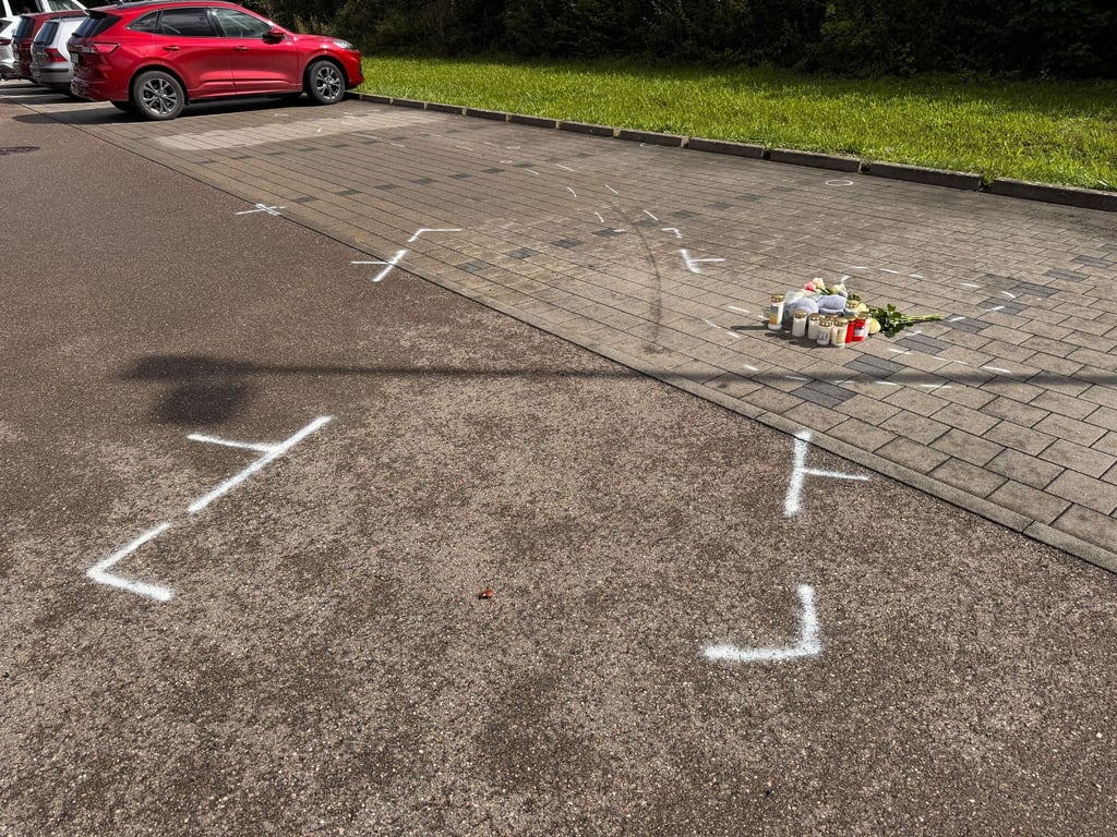 Auf diesem Parkplatz ereignete sich der tödliche Fall.