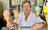 Monika Eckstein aus Alsleben ist 82 Jahre und immer noch als Schaustellerin unterwegs. 