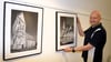 Architekturfotograf Swen Bernitz beim Aufbau seiner Ausstellung „Feldsteinkirchen im Fläming" im Zerbster Museum
