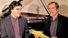 Burkhard Engel trägt Rezitationen vor. Sein Sohn Martin Engel begleitet ihn seit acht Jahren musikalisch – trotz seiner Blindheit beeindruckt er das Publikum regelmäßig mit seinem virtuosen Klavierspiel. Der Abend verspricht eine feinfühlige und zugleich humorvolle Reise durch das literarische Berlin. 